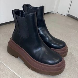 Urban Outfitters Platform Chelsea Boot